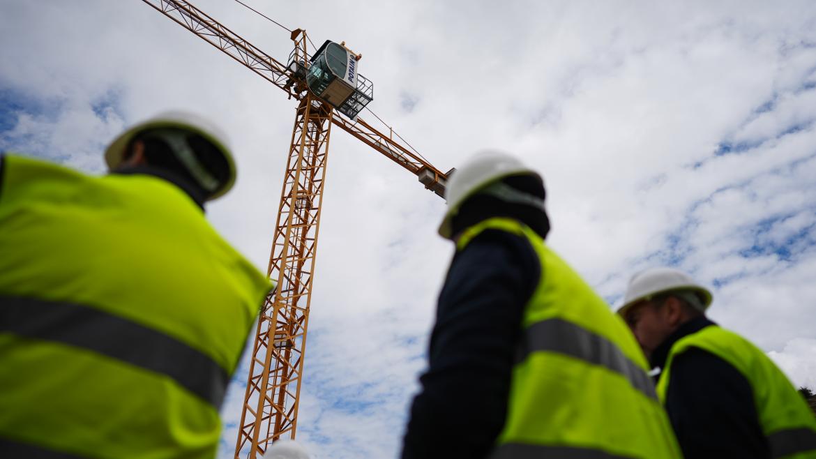 empleo hombres trabajando en la obra
