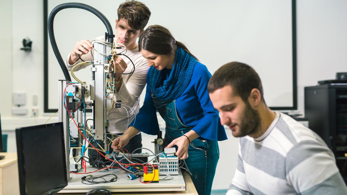 Estudiantes Formación Profesional FP Robótica Tecnología