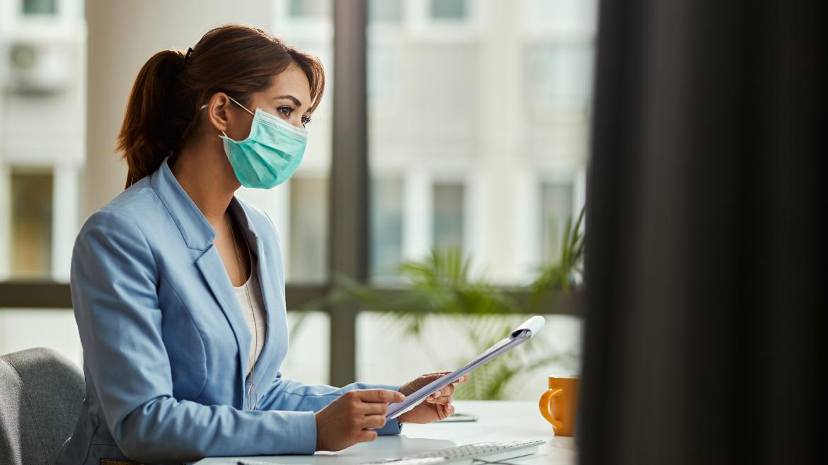 oficina de empleo mascarilla ordenador