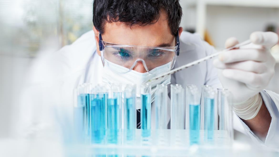 Un investigador