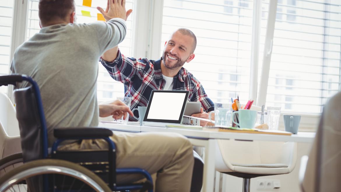 Imagen de discapacitado trabajando