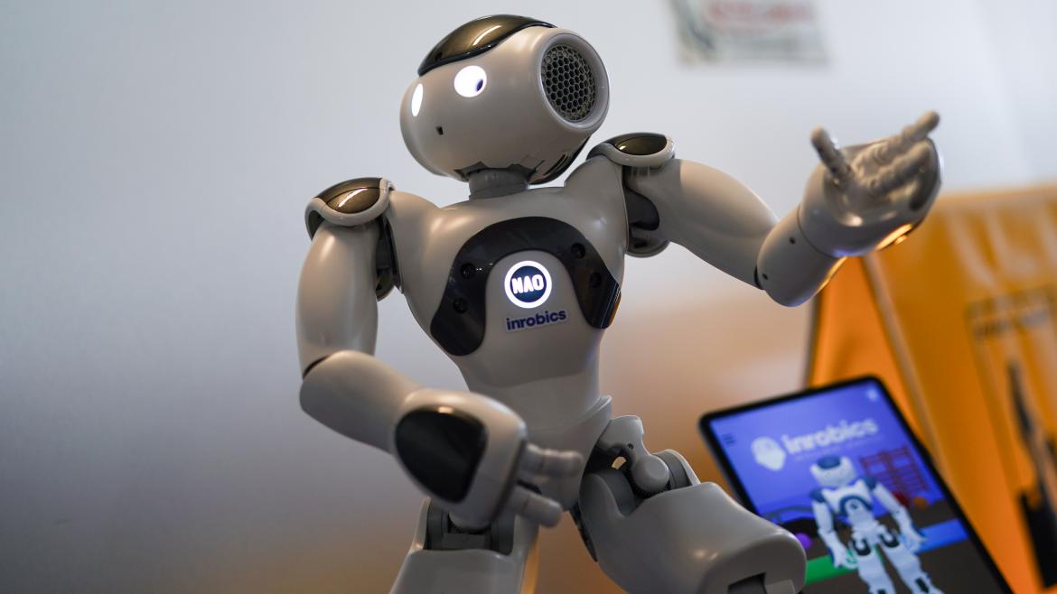 Díaz Ayuso anuncia la incorporación de la robótica y la Inteligencia Artificial para mejorar la atención temprana de niños con discapacidad