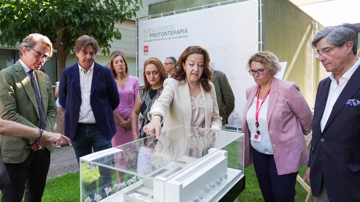 La Comunidad de Madrid inicia las obras de la nueva Unidad de Protonterapia del Hospital público Universitario de Fuenlabrada La consejera Fátima Matute