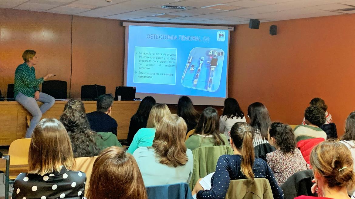 Durante una de las clases teótricas del curso de la AEETO