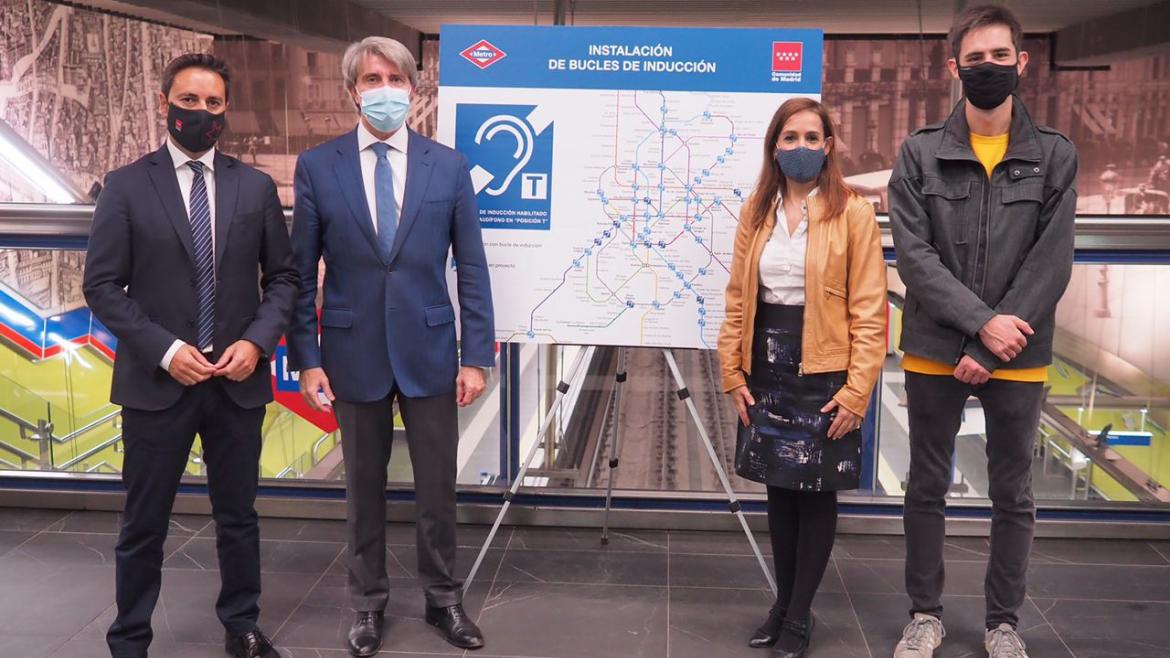 Garrido y Luengo durante la presentación de los nuevos interfonos de Metro