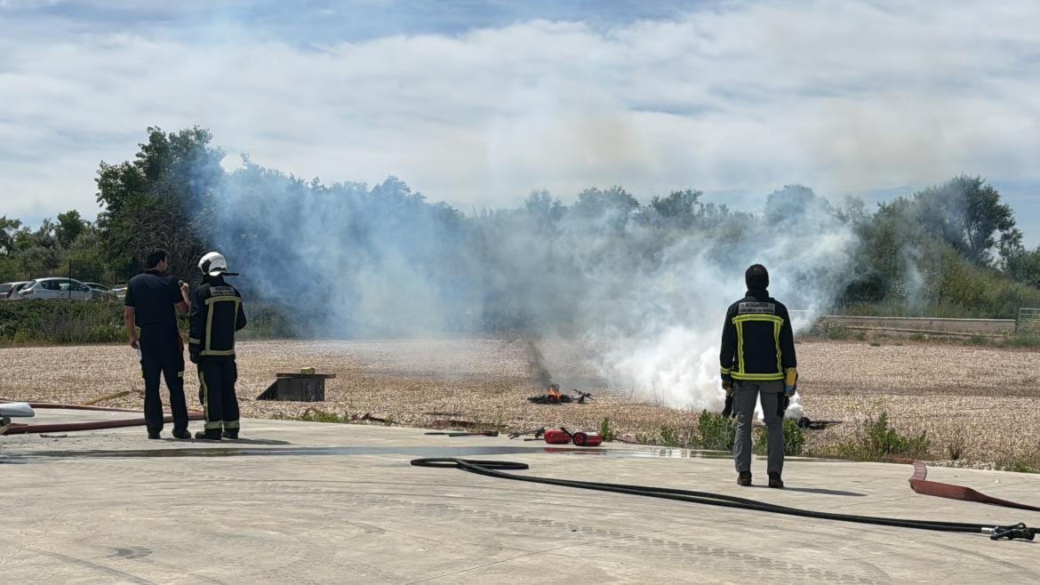 El Área de Prevención del Cuerpo de Bomberos regional ha realizado hoy en Valdemoro simulacros con automóviles, patinetes y teléfonos móviles