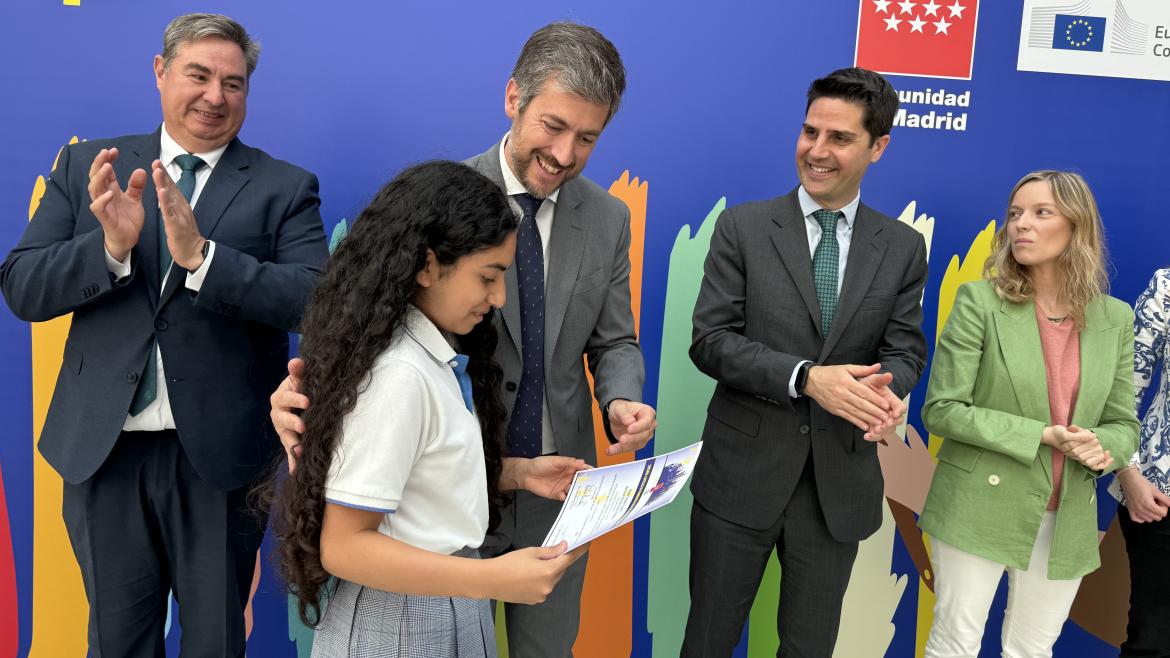 Más de 600 alumnos de la Comunidad de Madrid conmemoran el Día de Europa con el tradicional concurso de carteles Los consejeros Miguel Ángel García y Emilio Viciana