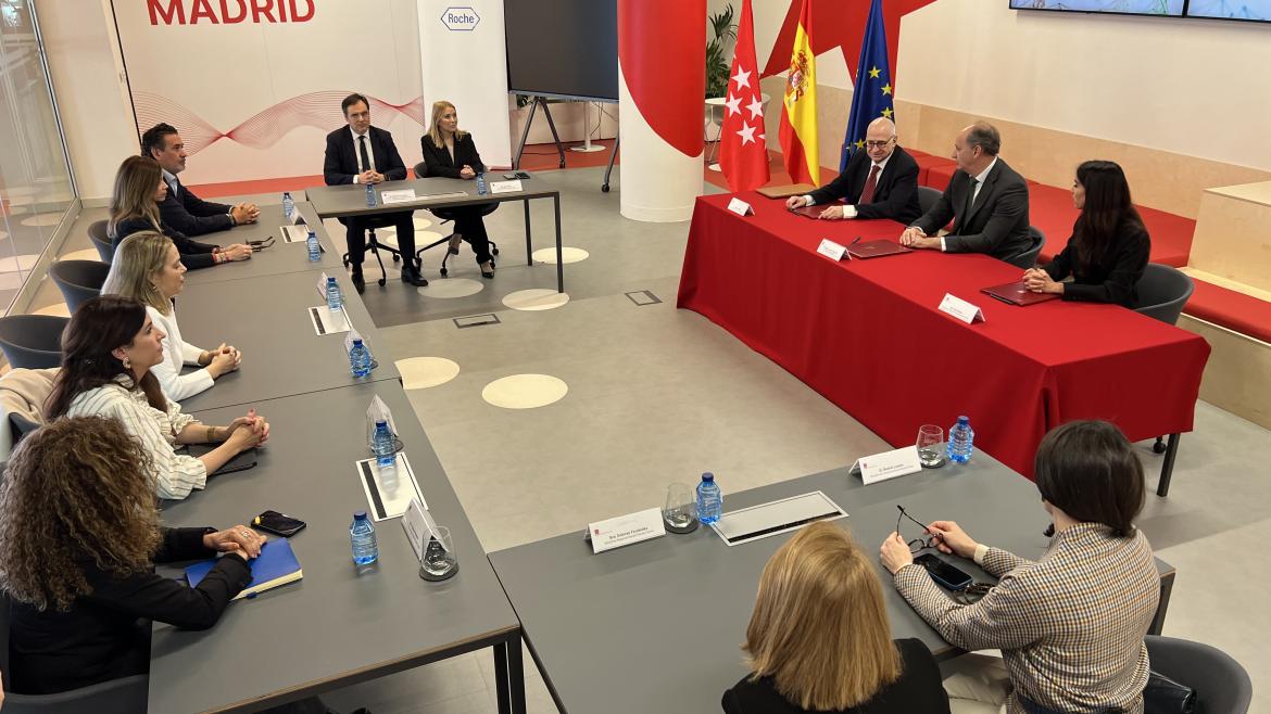 La Comunidad de Madrid colaborará con la farmacéutica Roche en el refuerzo de la ciberseguridad del sector sanitario El consejero de Digitalización
