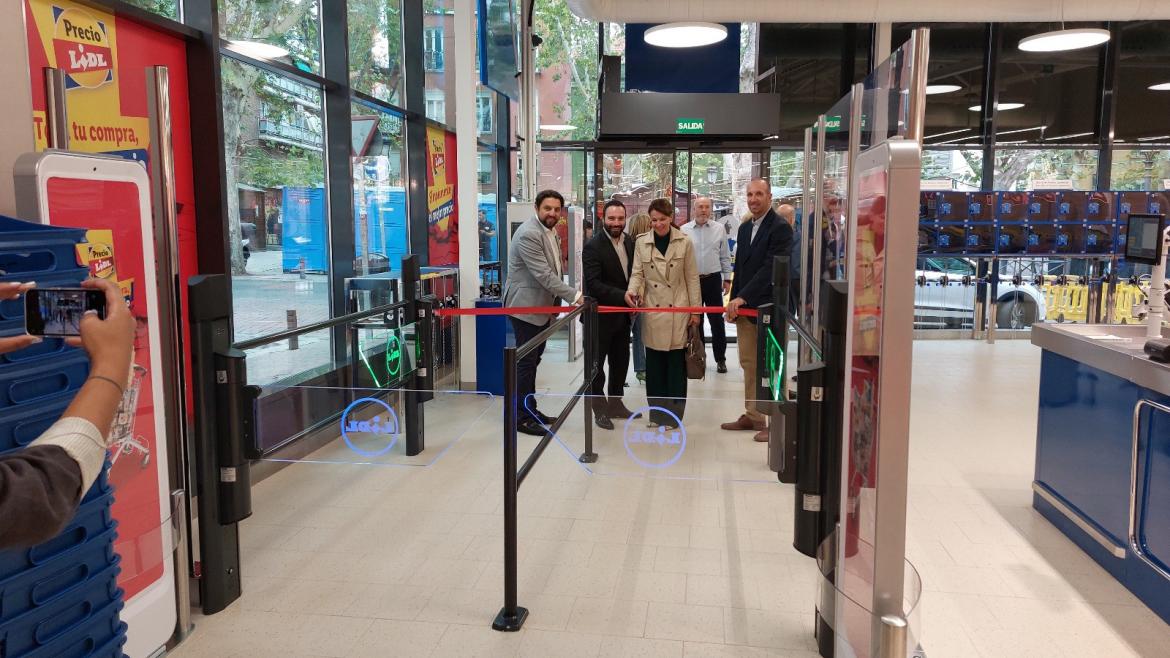 Lidl ha inaugurado un establecimiento en Madrid con la asistencia de la directora general de Comercio, Consumo y Servicios La directora general de Comercio, Consumo y Servicios ha acudido a la presentación del nuevo establecimiento de Lidl