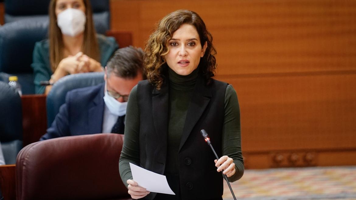 La presidenta Isabel Díaz Ayuso explica en la Asamblea legislativa la medida para ayudar a los ganaderos La presidenta durante su intervención en la Asamblea