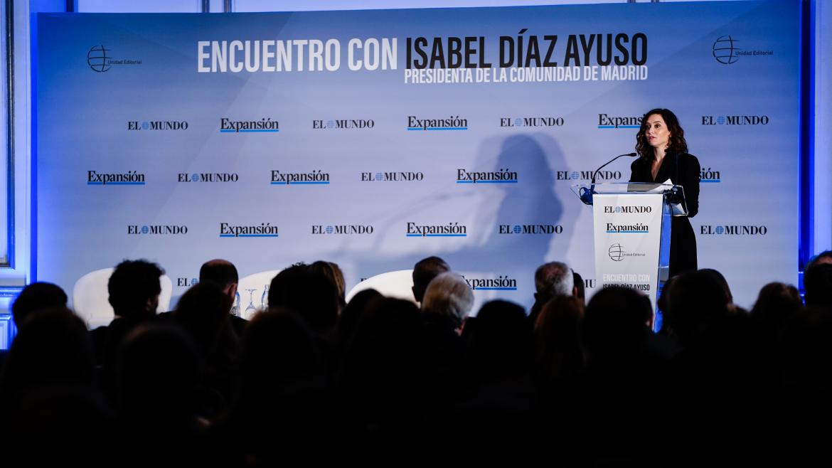 Díaz Ayuso confronta la “eficacia” de sus políticas con el “plan” de “terminar con la España de la Transición” La presidenta durante su intervención en el foro de El Mundo y Expansión