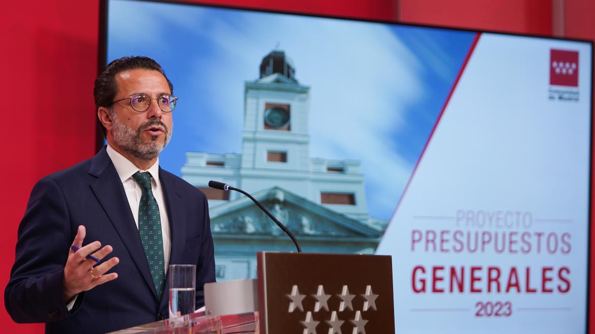 La Comunidad de Madrid presenta unos Presupuestos “realistas, responsables y eficientes” para seguir garantizando unos servicios públicos de calidad El consejero Javier Lasquetty en rueda de prensa
