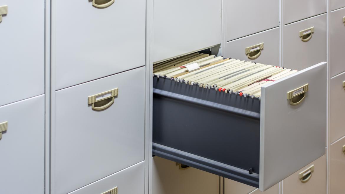 La Comunidad de Madrid incrementa la inversión para el archivo y gestión en los órganos judiciales de la región Unas carpetas llenas de archivos