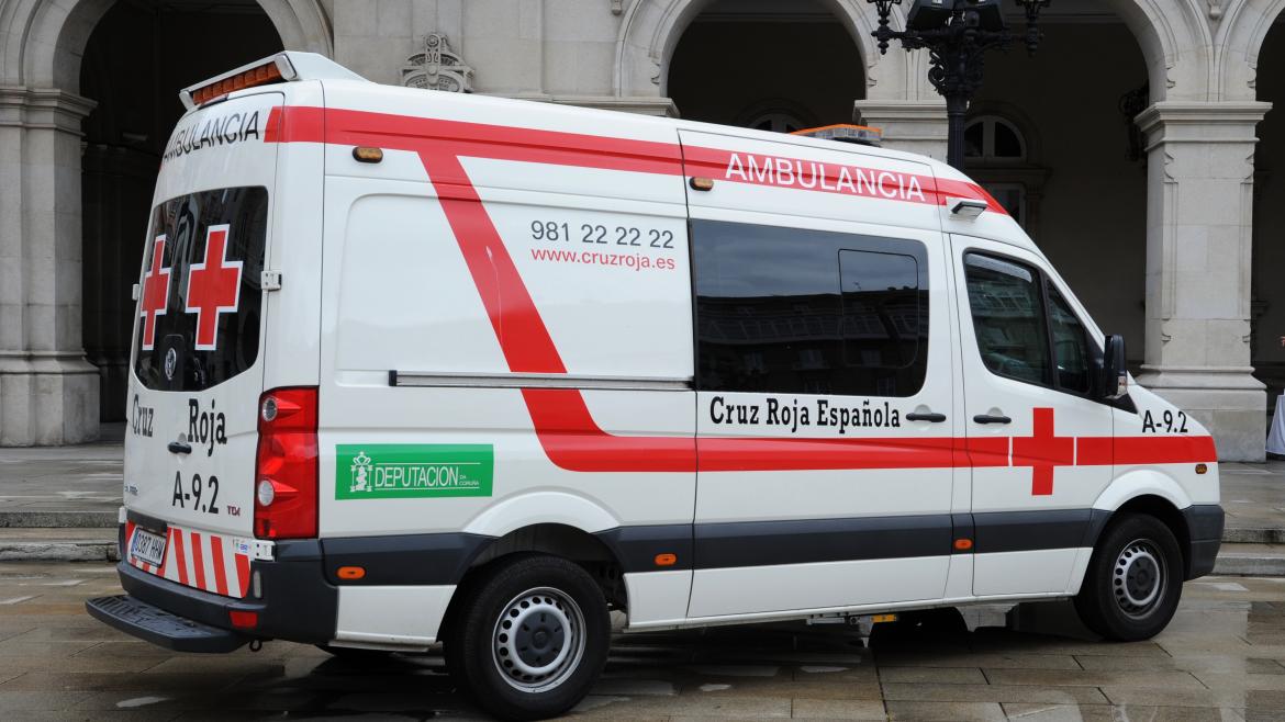 La Comunidad de Madrid invierte en ocho unidades móviles para el servicio de respuesta integral ante situaciones de emergencia social Una ambulancia de la Cruz Roja