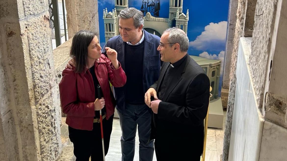 El consejero Jorge Rodrigo en la parroquia de Maudes