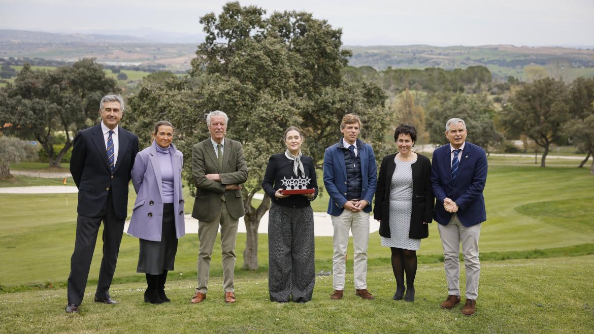 La consejera de Deporte, Marta Rivera, junto a representantes del circuito 
