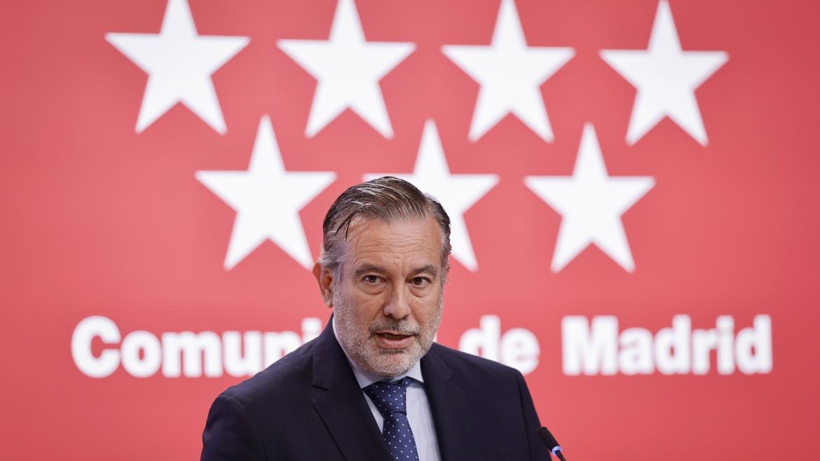 La Comunidad de Madrid aprueba la Ley de Cooperativas para impulsar el empleo gracias a una mayor flexibilidad El consejero Enrique López en rueda de prensa