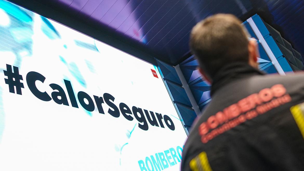 Una pantalla con la campaña de #CalorSeguro