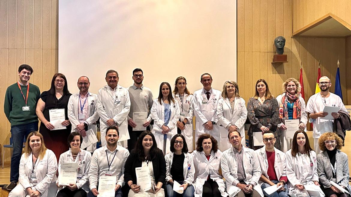 LOS PROFESIONALES PREMIADOS CON MIEMBROS DEL EQUIPO DIRECTIVO GRUPO DE PROFESIONLAES PREMIADOS
