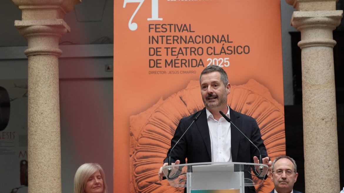 La Comunidad de Madrid inaugura el 71º Festival Internacional de Teatro Clásico de Mérida con la Numancia de Cervantes El consejero de Paco Serrano