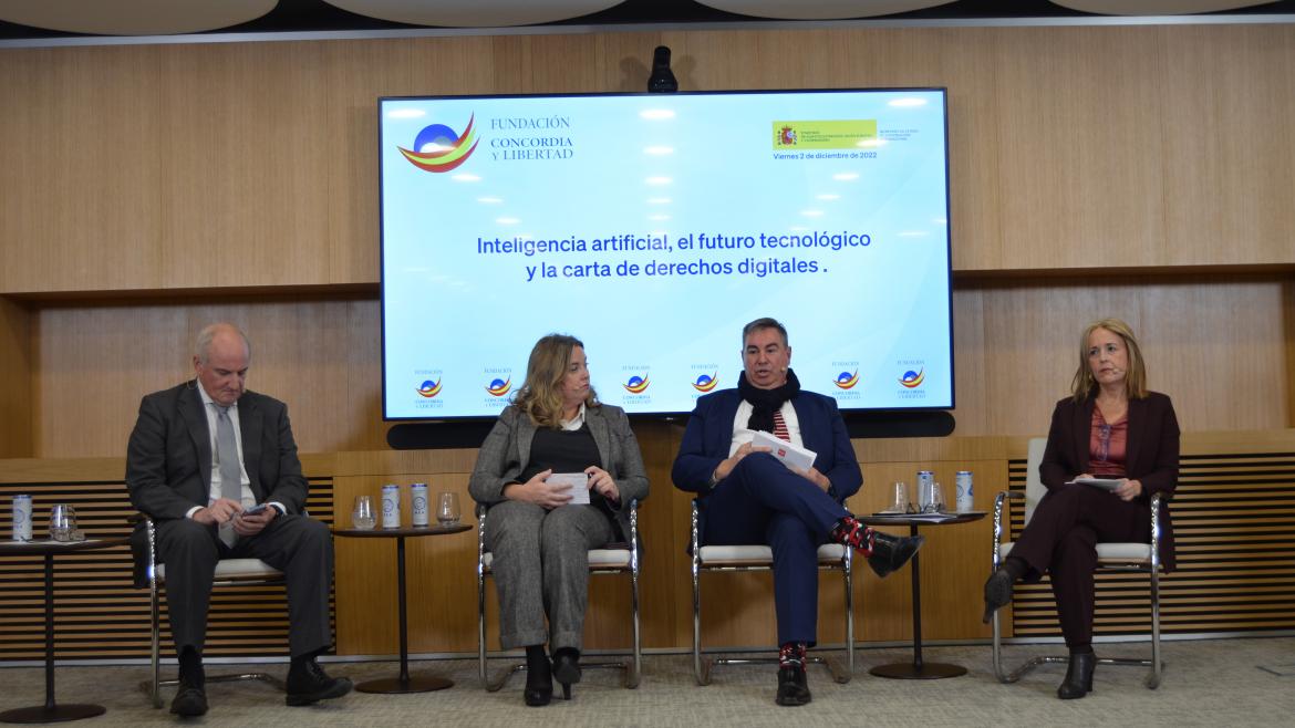 La Comunidad de Madrid concentra el 67% de las empresas que utilizan o suministran inteligencia artificial en España El viceconsejero durante el acto