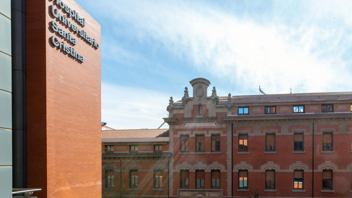 Fachadas de los dos edificios del Hospital Santa Cristina