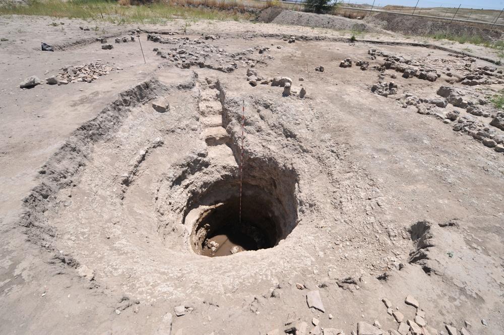Imagen de pozo y escalera de acceso