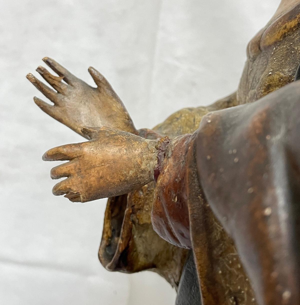 Detalle de las manos de la Virgen antes de la restauración
