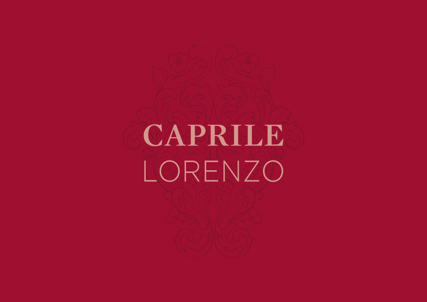 Portada del catálogo de la exposición que muestra el texto Caprile Lorenzo en dorado sobre fondo rojo con dibujo arabesco