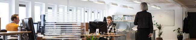 Imagen de espacio de trabajo en oficina