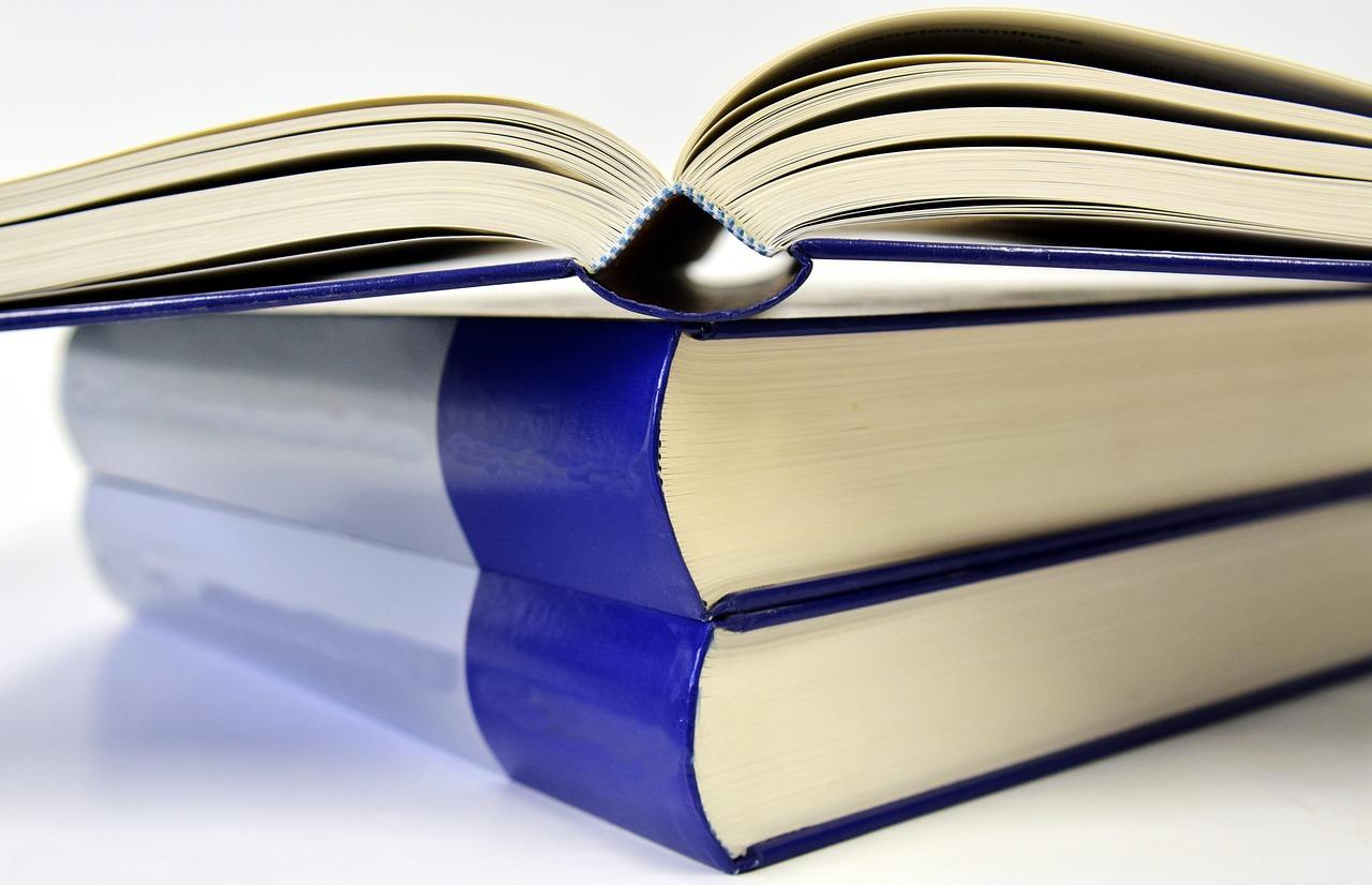 libros apilados