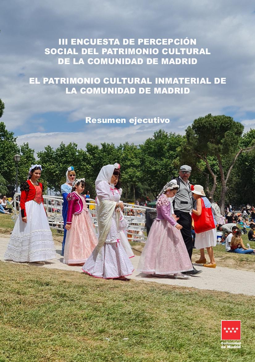 fotografía de un grupo de hombres mujeres y niños en San Isidro con el título Resumen ejecutivo de la III Encuesta de Percepción