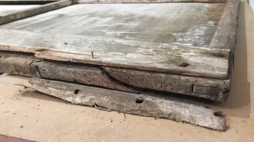 Detalle de los bastidores antes de su restauración
