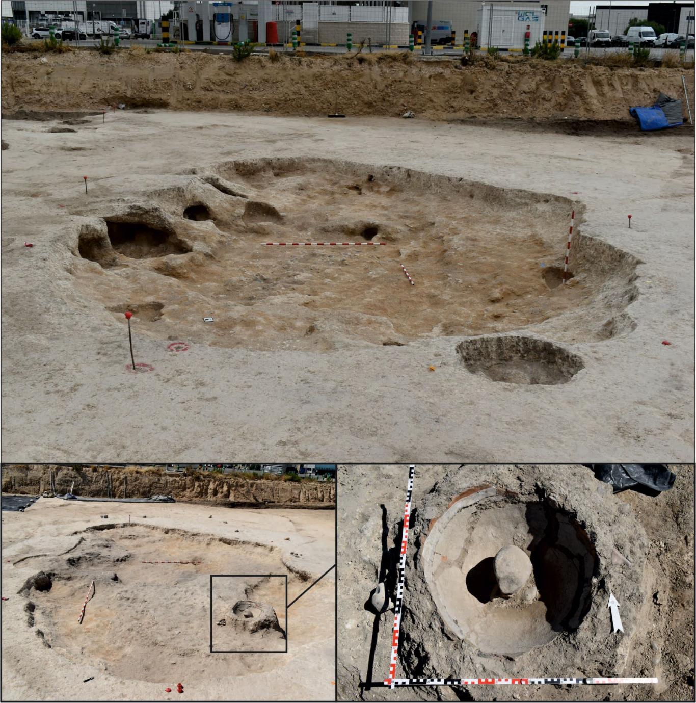 imagen de tres estructuras circulares excavadas en el suelo