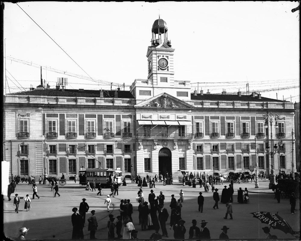 Foto antigua de la fachada de la Real Casa de Correos