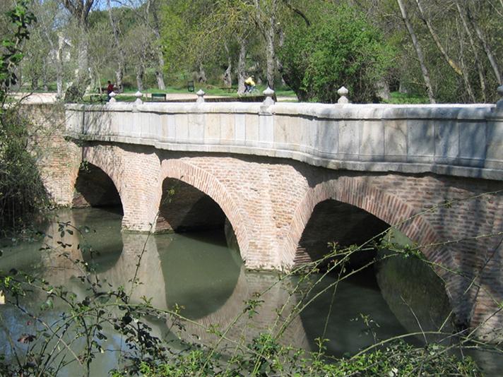 Imagen del puente de la Culebra, sobre el arroyo Meaques, en la Casa de Campo
