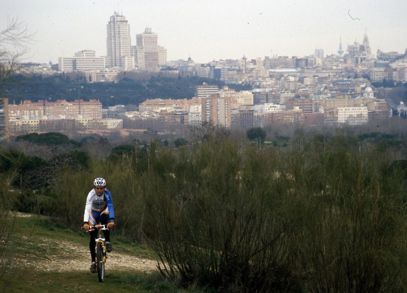 Ciclista en la Casa de Campo