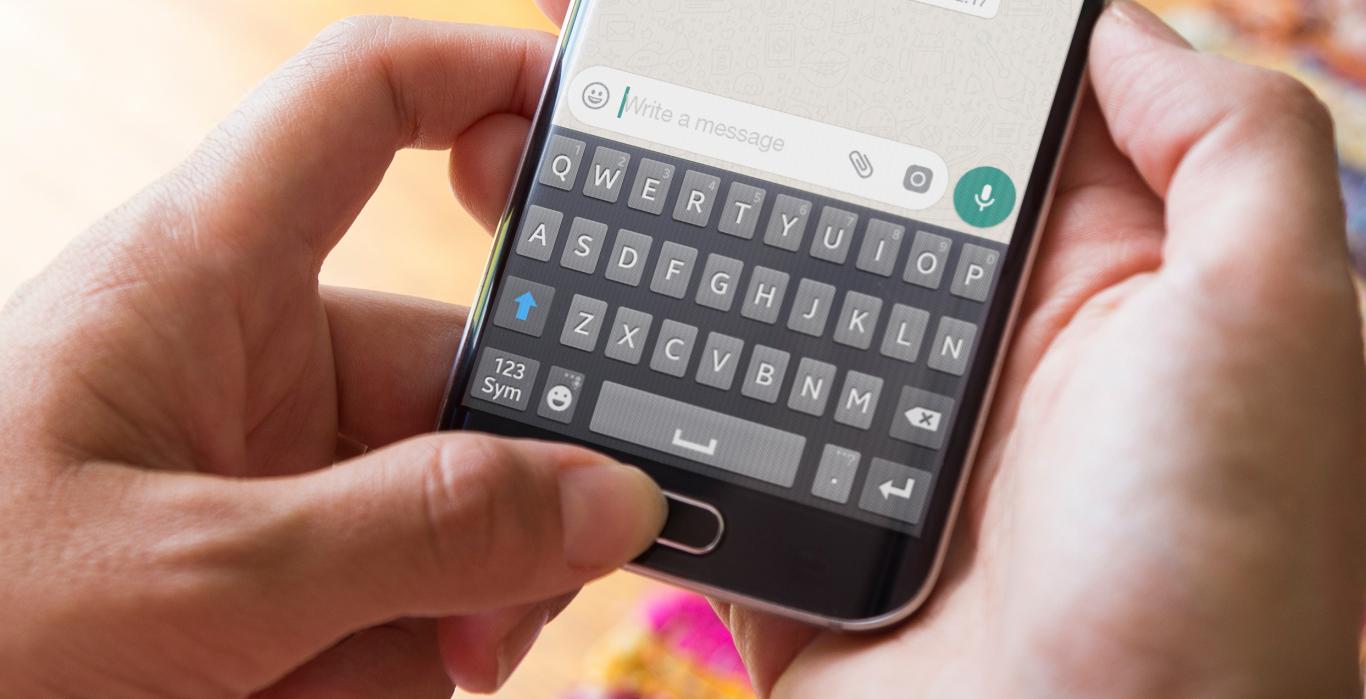 Móvil con whatsapp