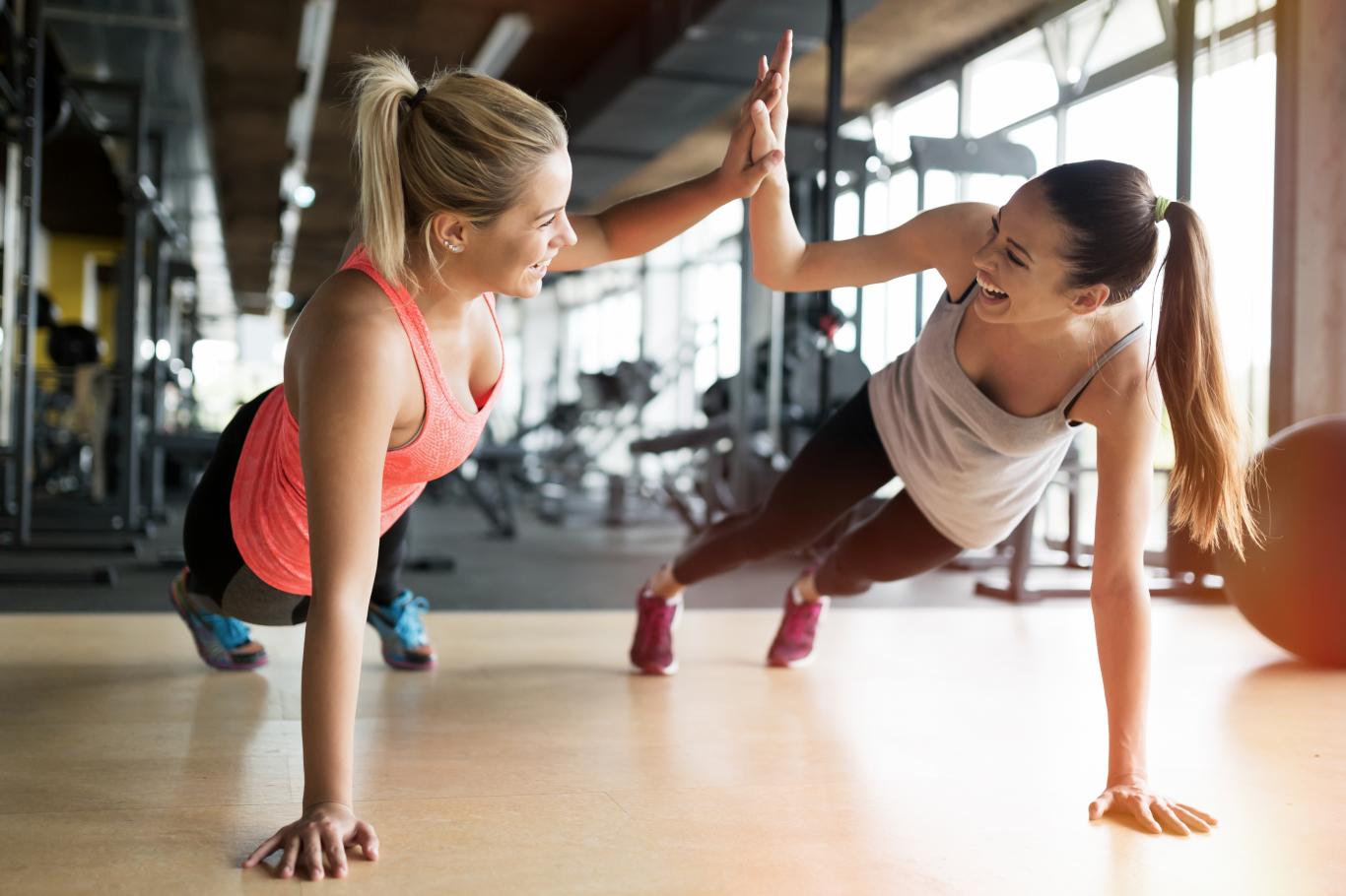 Mujeres haciendo deporte