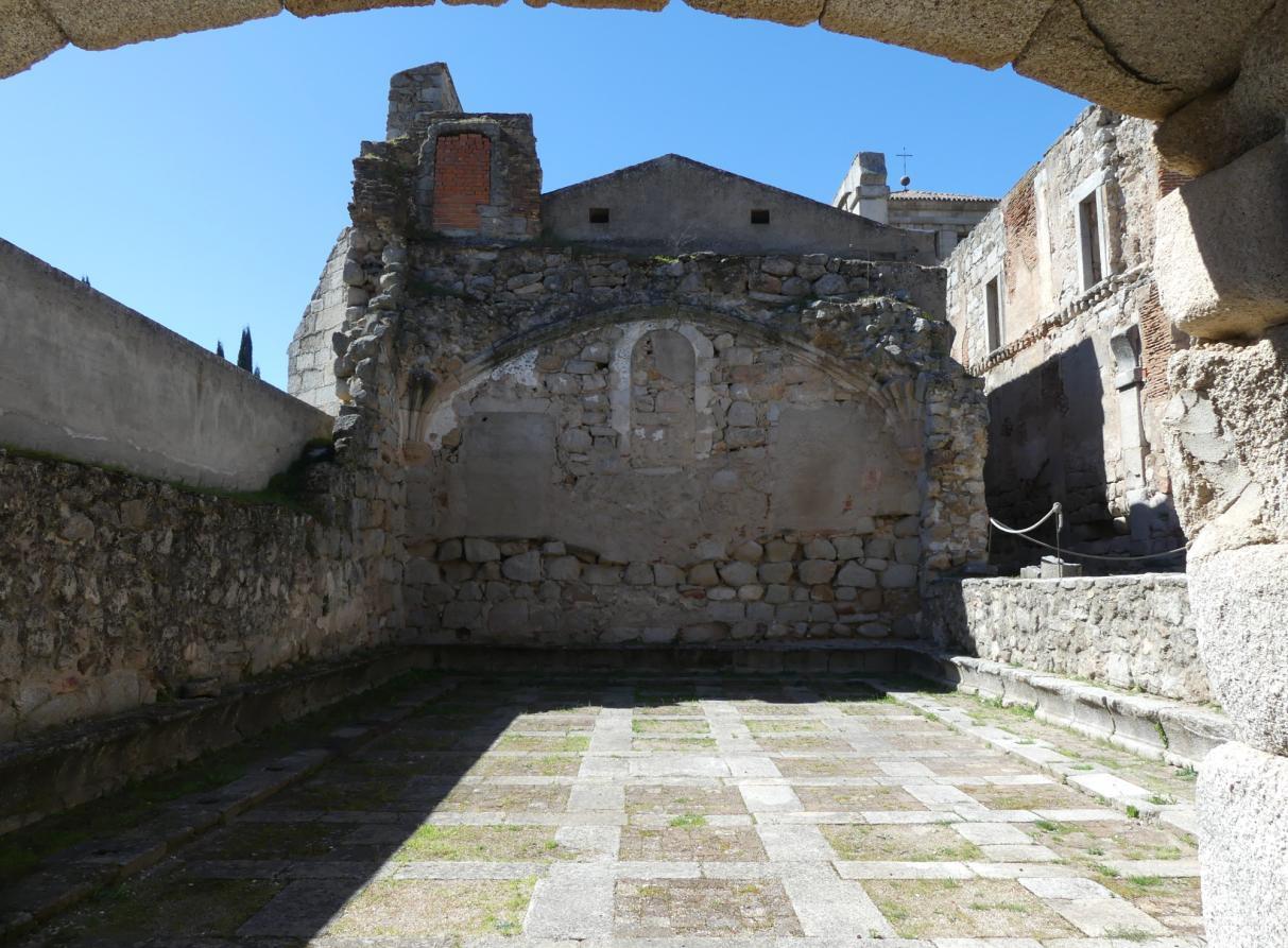 Estado previo del refectorio imagen del refectorio del monasterio, pavimentado y sin cubierta