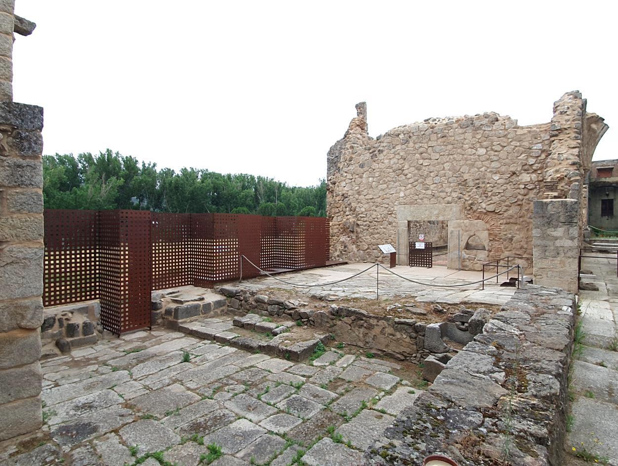 Refectorio y cocinas tras su intervención imagen de restos arqueológicos delimitados y restaurados