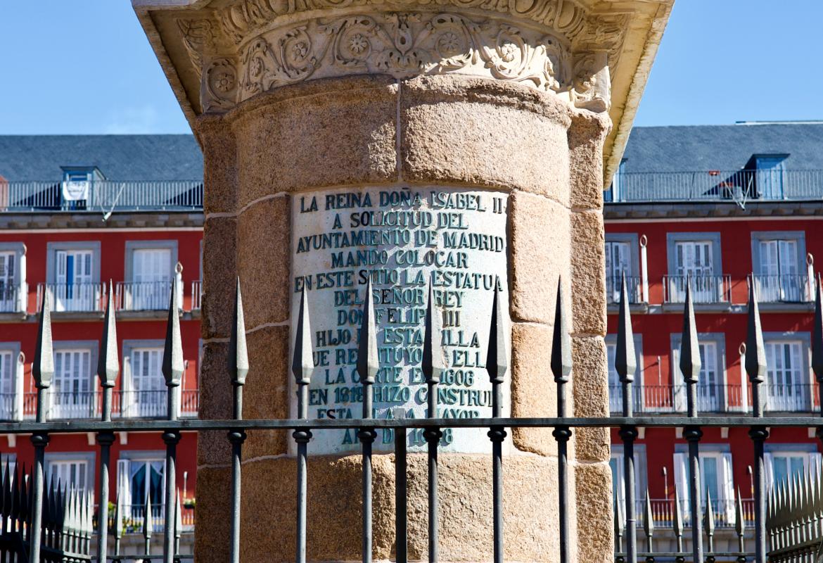 Monumento Ecuestre al Rey Felipe III, en la Plaza Mayor de Madrid Monumento Ecuestre al Rey Felipe III