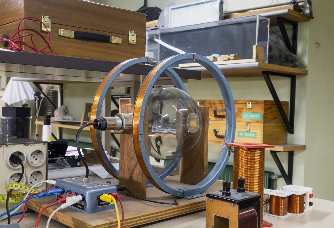 IES Cervantes. Miguel Ángel Camón Instrumento científico