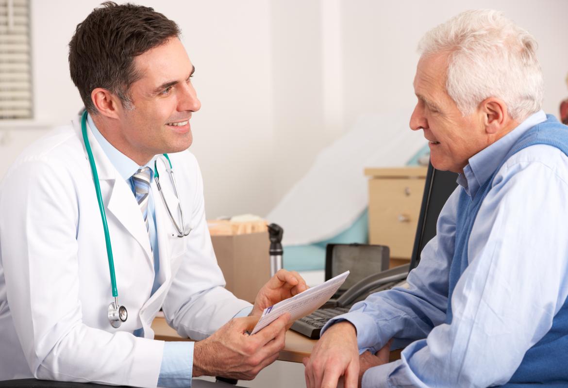 Médico y paciente en una consulta