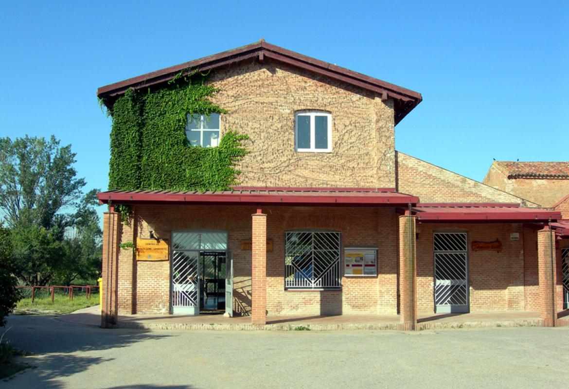 Edificio del Centro de Educación ambiental Caserío de Henares