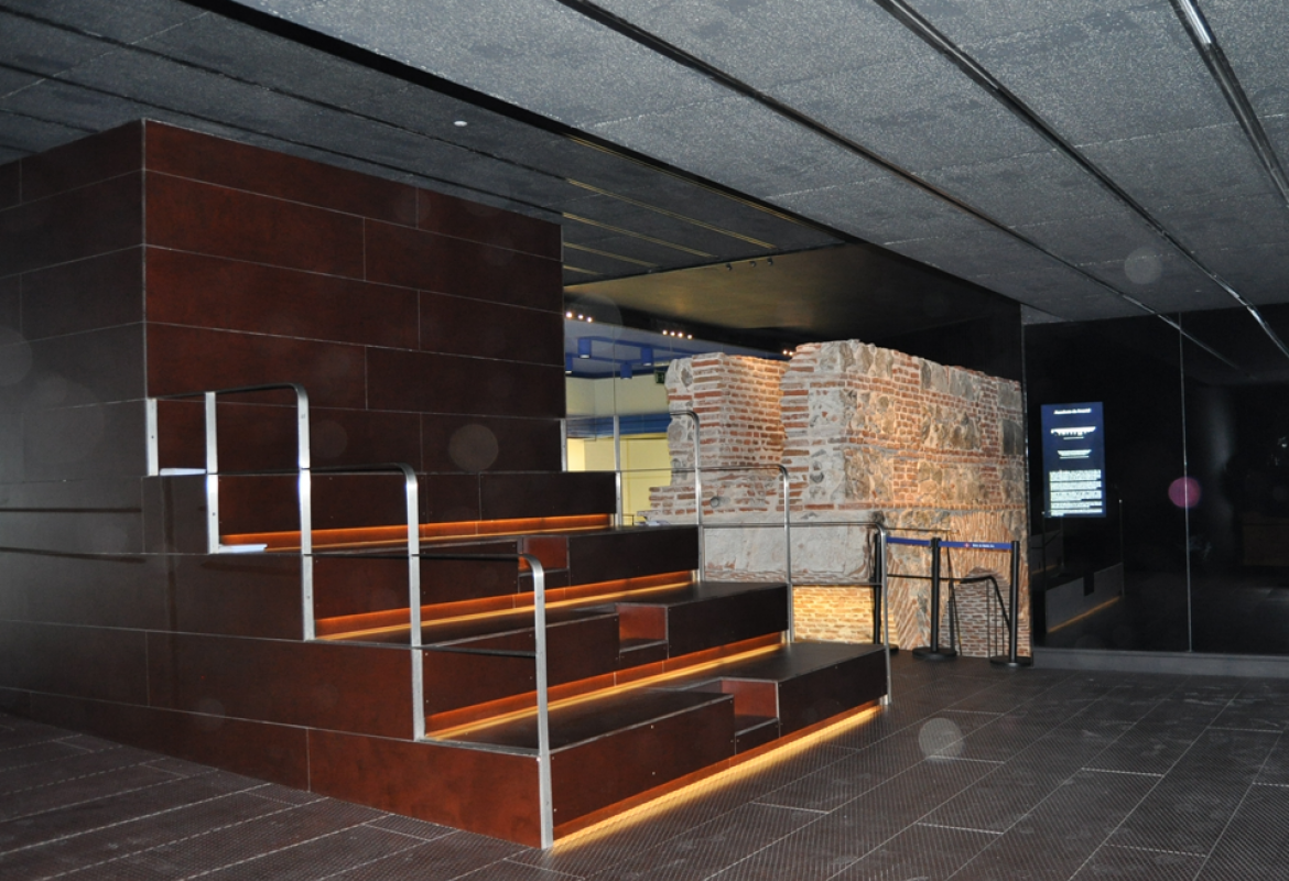 La plazuela de los Caños del Peral La plazuela de los Caños del Peral