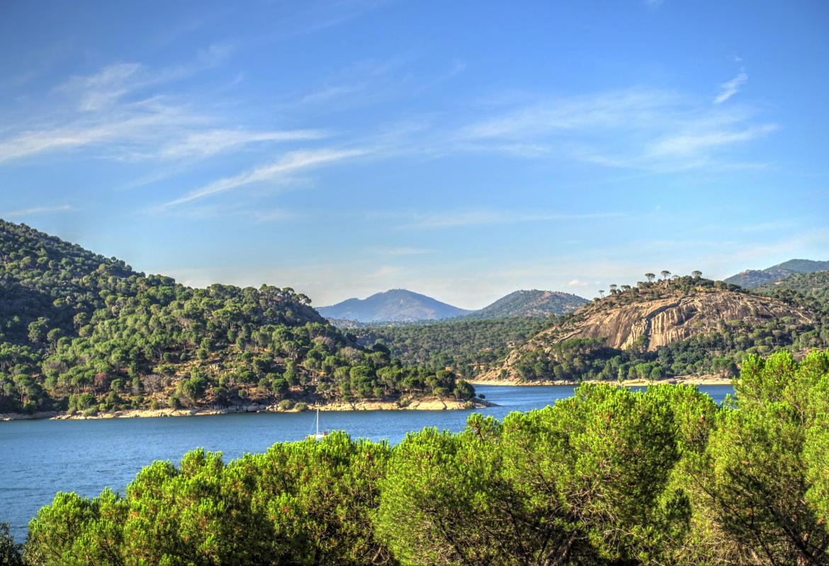 Pantano de San Juan durante el verano