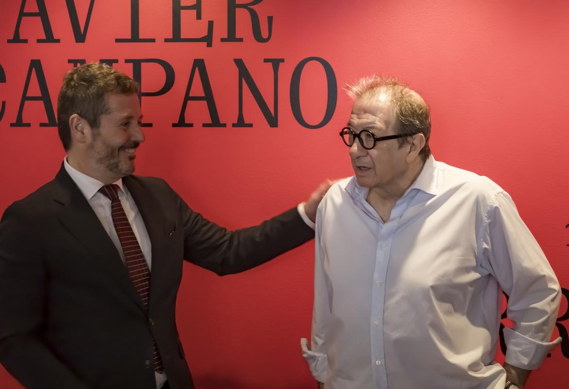 El fotógrafo Javier Campano junto al Consejero de Cultura de la Comunidad de Madrid Mariano de Paco