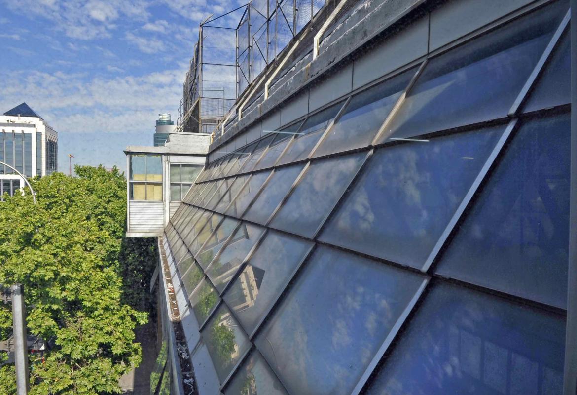Exterior del gimnasio del Colegio Maravillas Gimnasio del Colegio Maravillas