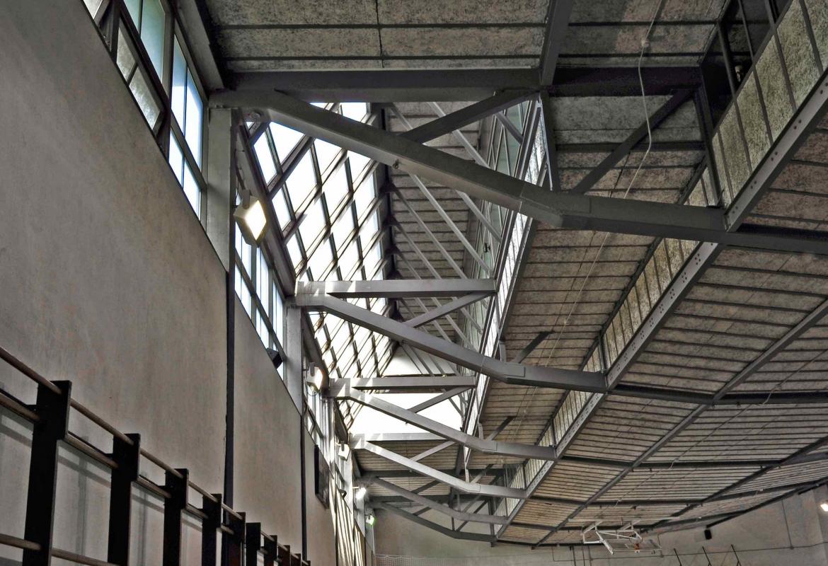 Techo del gimnasio del Colegio Maravillas Gimnasio del Colegio Maravillas